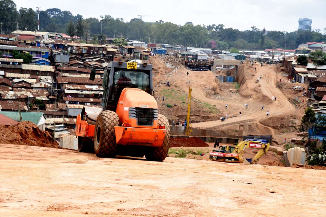 Kura to complete 410km of roads in Nairobi slums by 2022