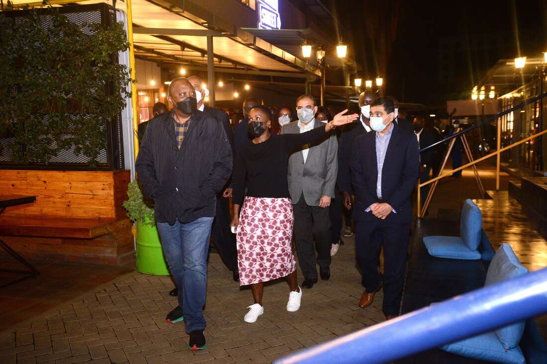 Night out at a street kitchen - Vimarsana News