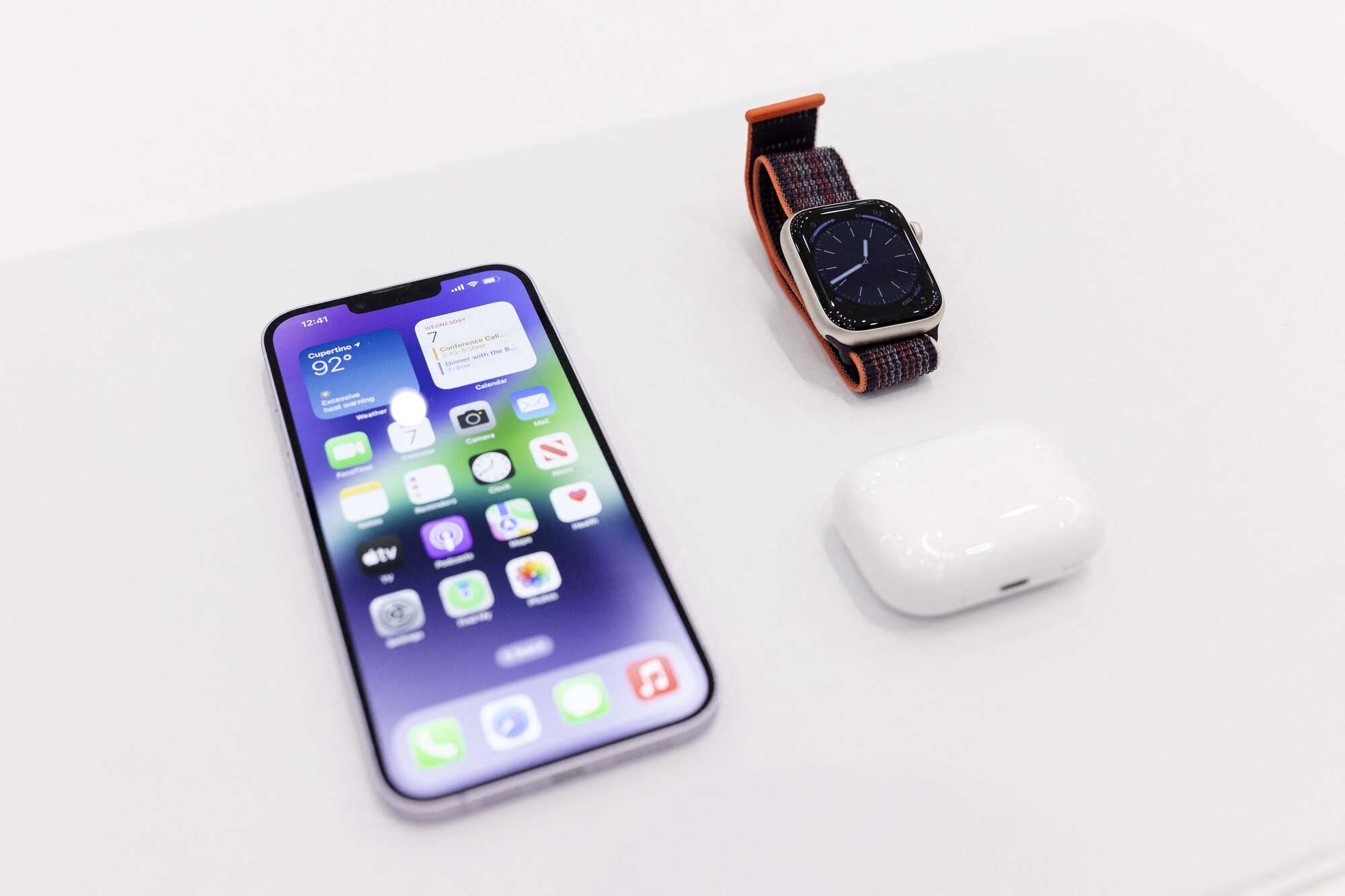 Apple launches iPhone 14 with satellite connection, new security features - Vimarsana News