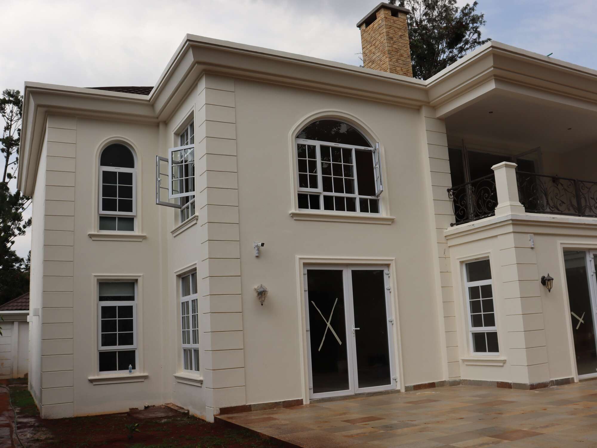 Designer changes old houses into eye turners - Vimarsana News