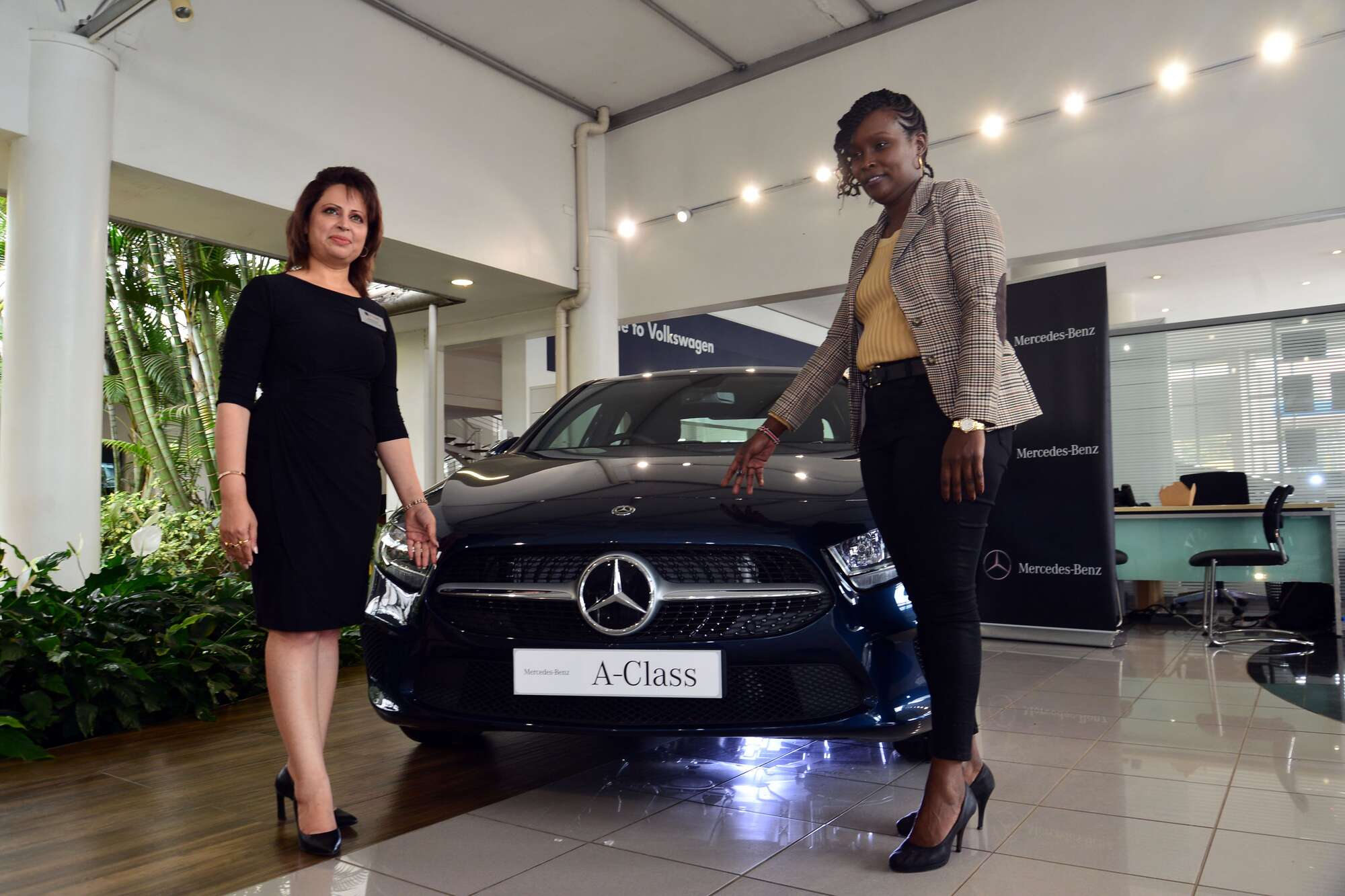 Sales of New luxury car dealers fall 22pc - Vimarsana News