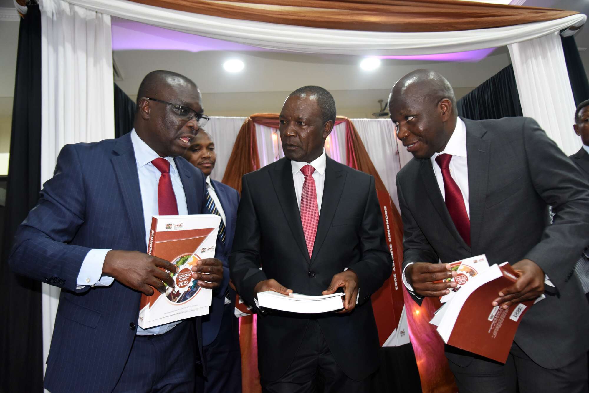 Salaries plunge in real terms for three consecutive years - Vimarsana News