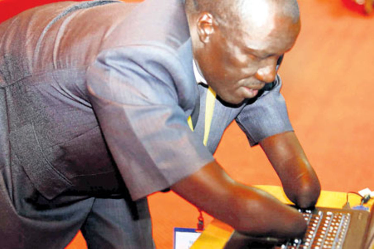 IT specialist with no hands types fast, thanks to Microsoft - Business ...