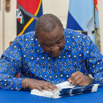 President Uhuru Kenyatta signs Bills