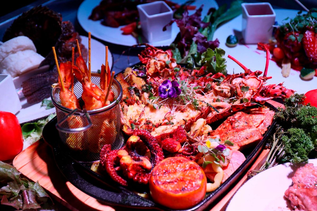 How much should you spend on eating out? What financial experts say